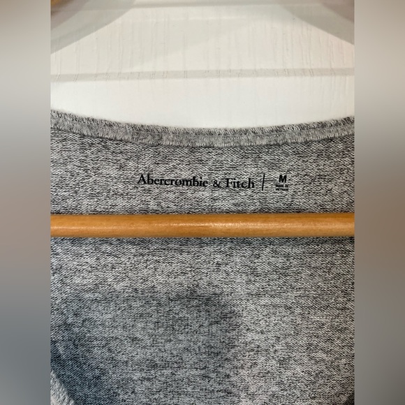 Abercrombie & Fitch
Long-Sleeve V-Neck Sweater Bodysuit Gray Medium - Picture 2 of 4